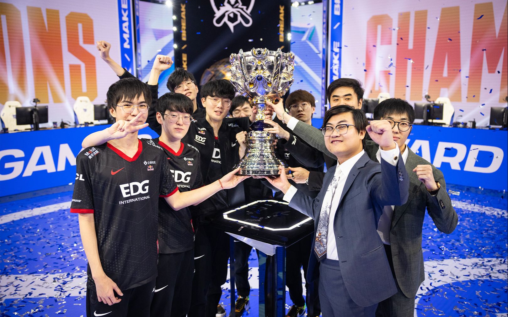 Scout关键时刻夺冠，塞尔维亚队助力球队获胜！