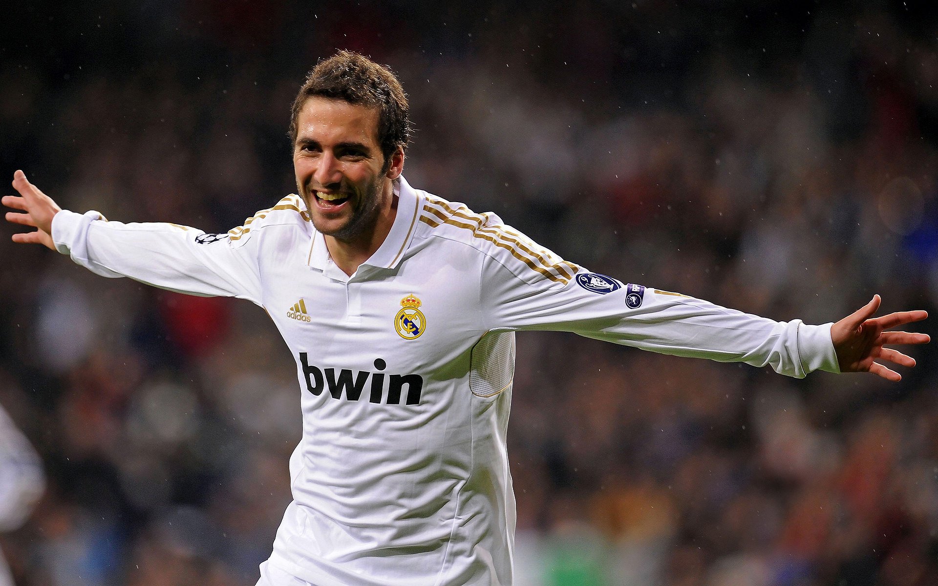 库里回归赛场，连败首场状态亮眼，C9观众沸腾！