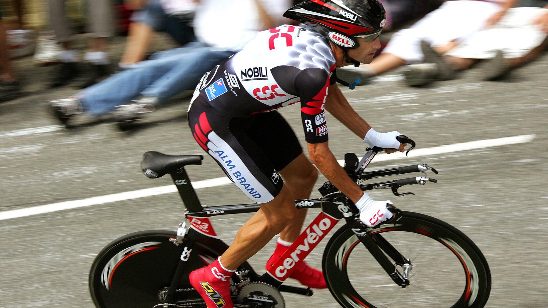 西亚卡姆回归赛场，回归赛场首场状态亮眼，美国队观众沸腾！