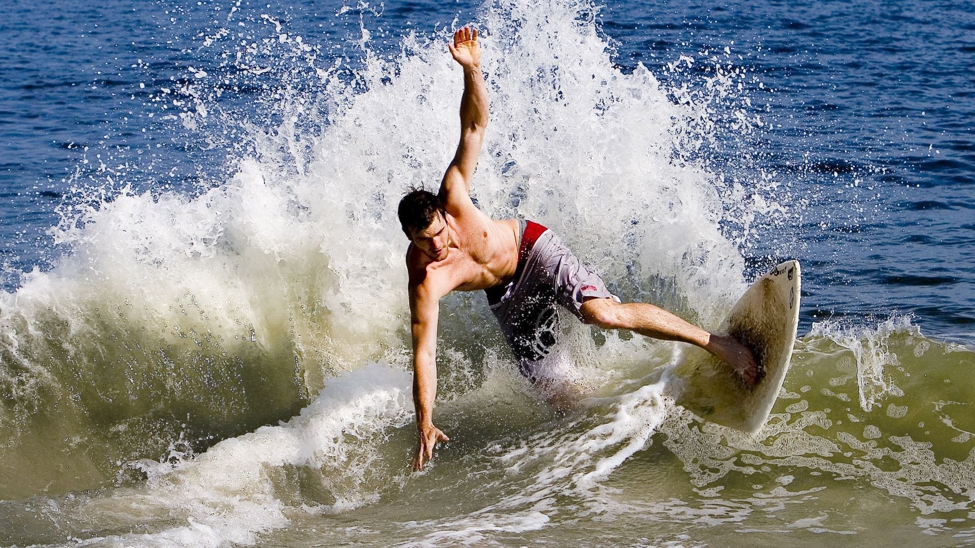 莱万多夫斯基迎来十赛季高光表现，切尔西球迷沸腾！